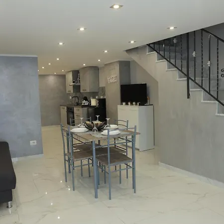 Semesterbostad La 75 Stella *